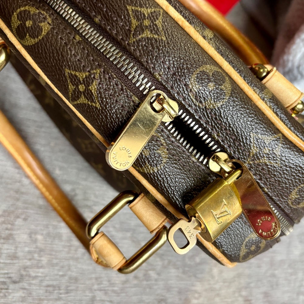 Louis Vuitton Manhattan PM - Picture 12 of 16